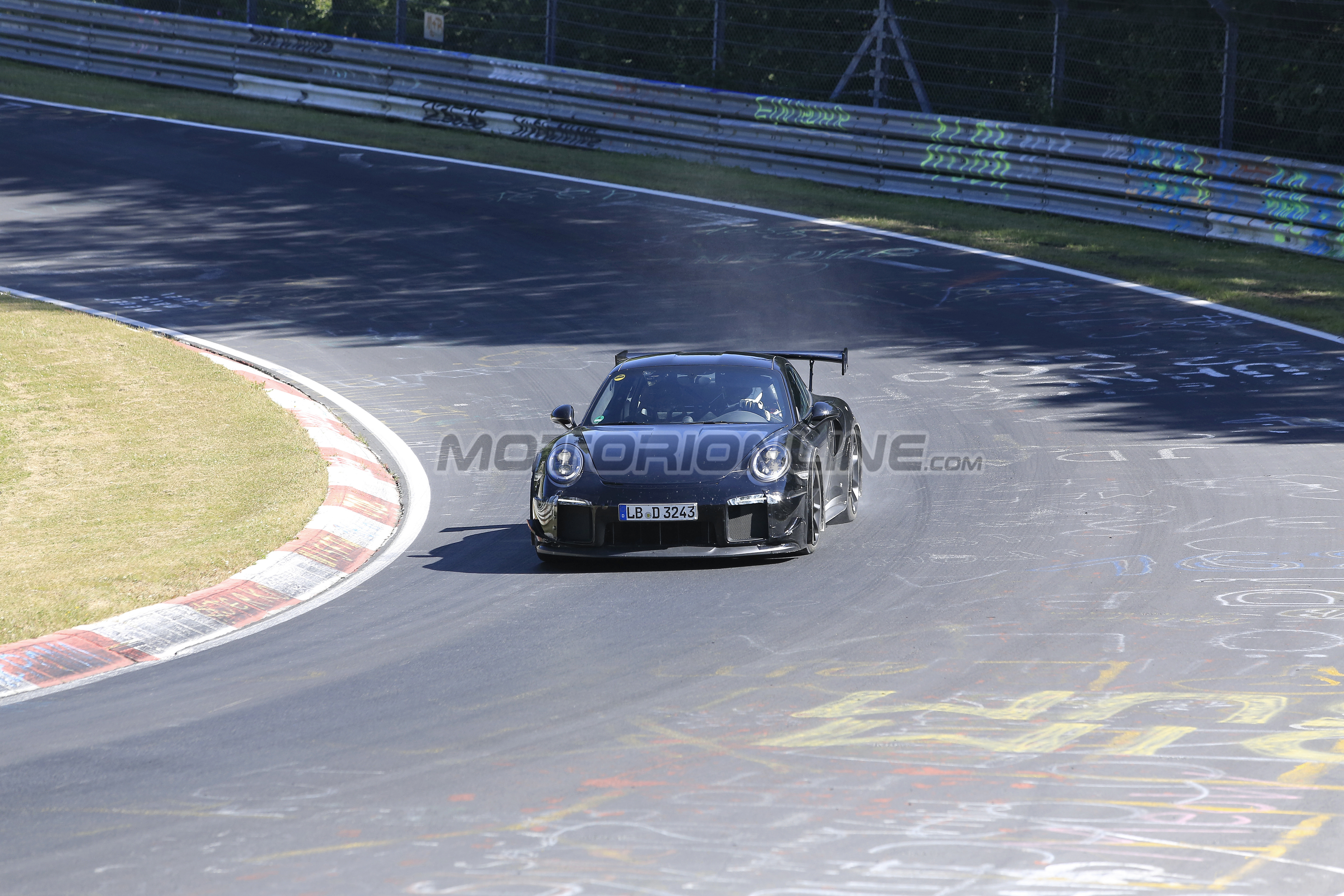 Porsche 911 GT2 (foto spia)