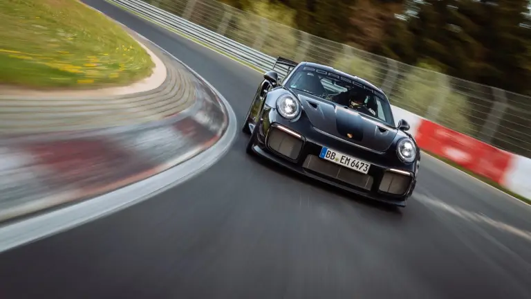 Porsche 911 GT2 RS - Record Nurburgring - 9