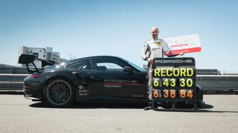 Porsche 911 GT2 RS - Record Nurburgring - 15