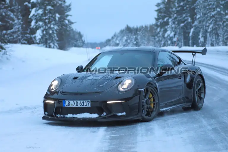 Porsche 911 GT3 RS foto spia 14 febbraio 2018 - 3