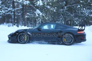 Porsche 911 GT3 RS foto spia 14 febbraio 2018 - 6