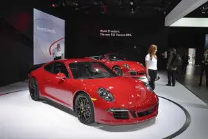 Porsche 911 GTS 2015 e Cayenne GTS 2015 - Salone di Los Angeles 2014