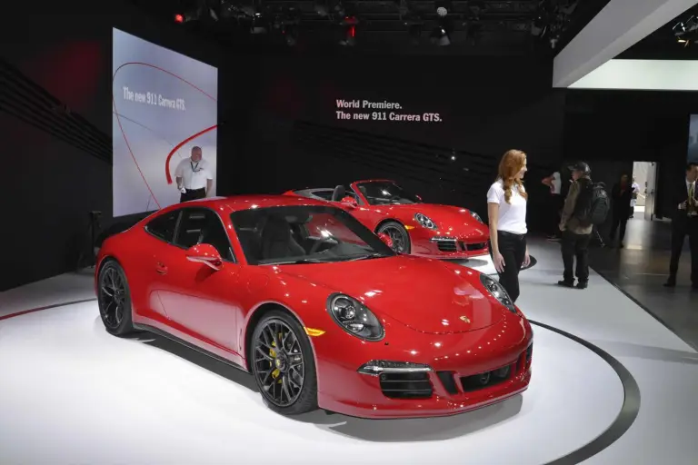 Porsche 911 GTS 2015 e Cayenne GTS 2015 - Salone di Los Angeles 2014 - 3