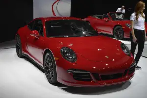 Porsche 911 GTS 2015 e Cayenne GTS 2015 - Salone di Los Angeles 2014