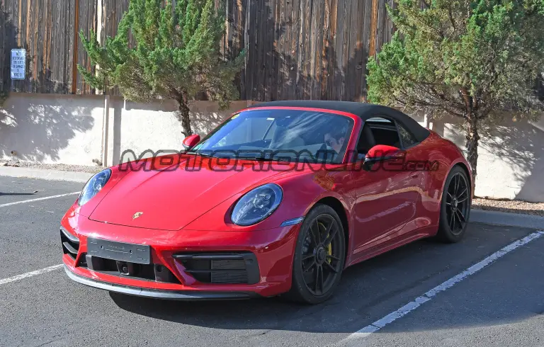 Porsche 911 GTS Cabrio - Foto spia 27-09-2019 - 1
