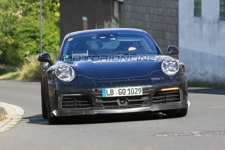 Porsche 911 GTS foto spia 27 luglio 2018 - 1