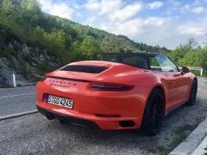 Porsche 911 GTS - 13