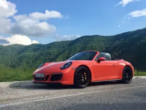 Porsche 911 GTS - 17