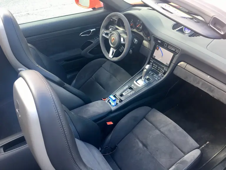 Porsche 911 GTS - 26