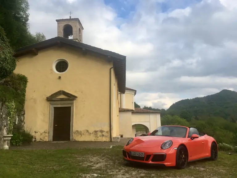 Porsche 911 GTS - 28