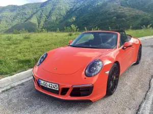 Porsche 911 GTS - 32