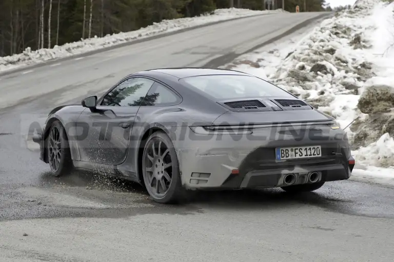 Porsche 911 restyling - Foto Spia 25-03-2022 - 13