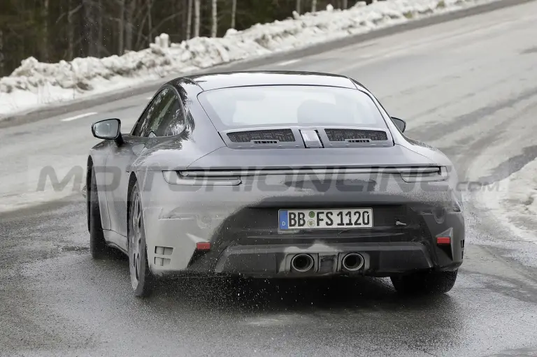 Porsche 911 restyling - Foto Spia 25-03-2022 - 18