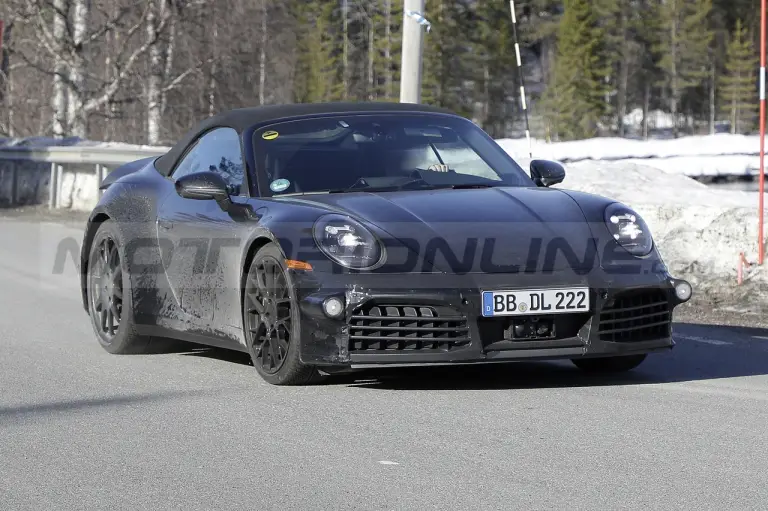 Porsche 911 restyling - Foto Spia 25-03-2022 - 20