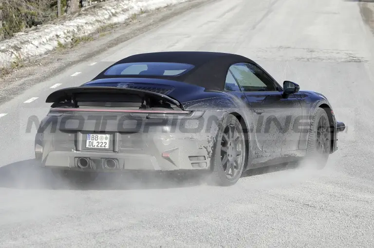Porsche 911 restyling - Foto Spia 25-03-2022 - 12