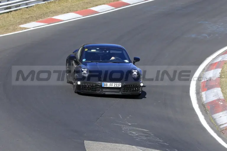 Porsche 911 restyling - Foto Spia 25-03-2022 - 19