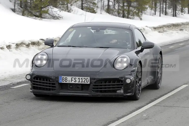 Porsche 911 restyling - Foto Spia 25-03-2022 - 26