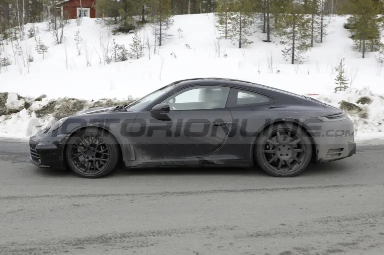 Porsche 911 restyling - Foto Spia 25-03-2022 - 30