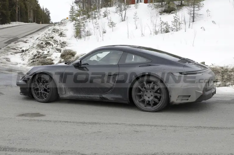Porsche 911 restyling - Foto Spia 25-03-2022 - 33