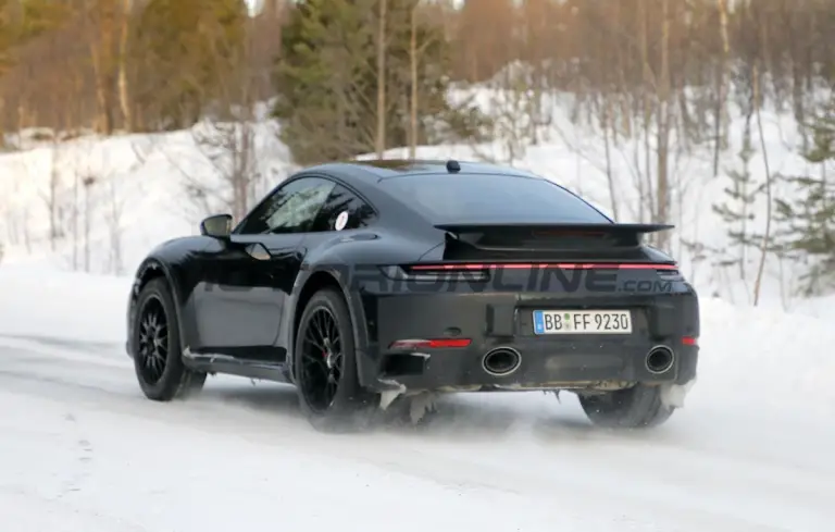 Porsche 911 Safari e 911 restyling - Foto spia 25-01-2022 - 13
