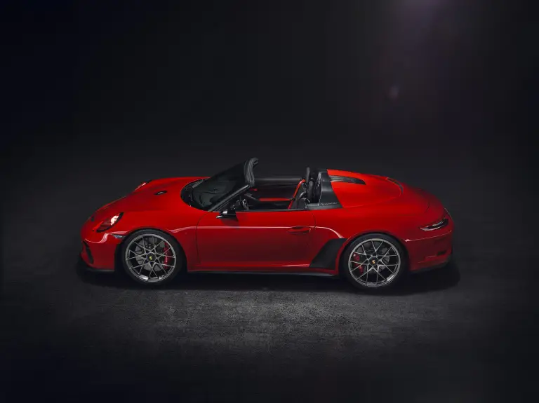 Porsche 911 Speedster Concept Red - 3