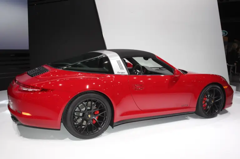 Porsche 911 Targa 4 GTS - Salone di Detroit 2017 - 5