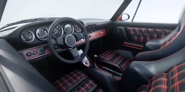 Porsche 911 Turbo 930 Singer restomod - Foto - 10
