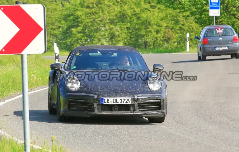 Porsche 911 Turbo Cabrio 2020 - Foto spia 15-05-2018 - 1