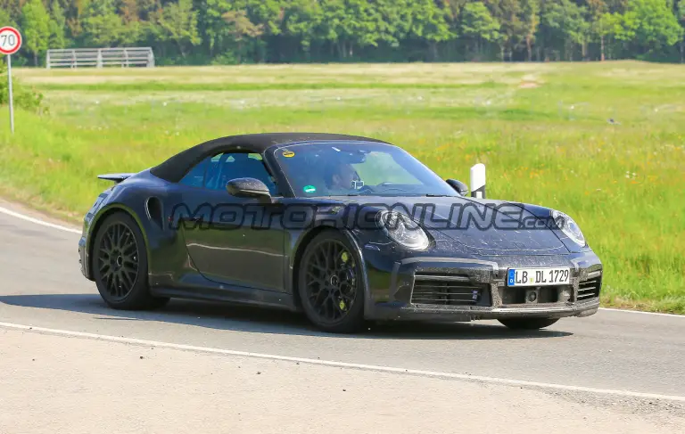 Porsche 911 Turbo Cabrio 2020 - Foto spia 15-05-2018 - 3