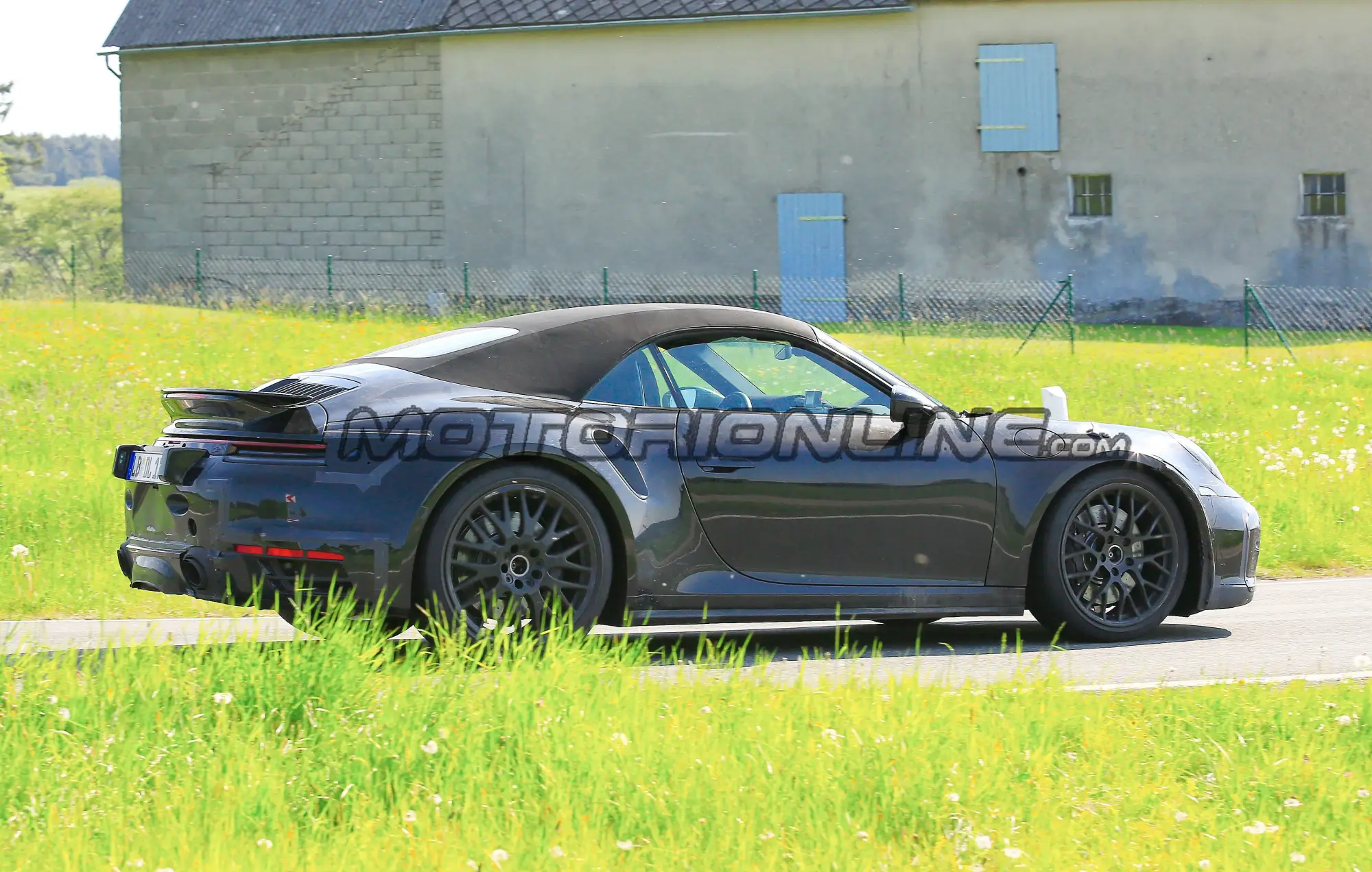 Porsche 911 Turbo Cabrio 2020 - Foto spia 15-05-2018 - 5