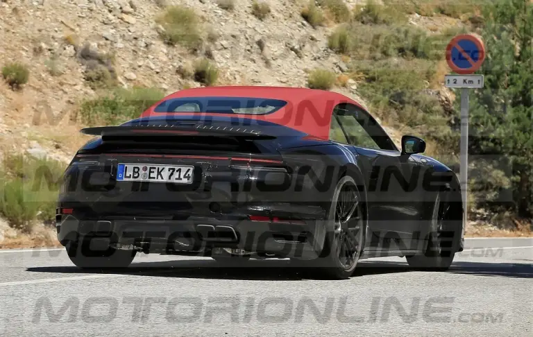 Porsche 911 Turbo Cabriolet 2020 - foto spia  - 11