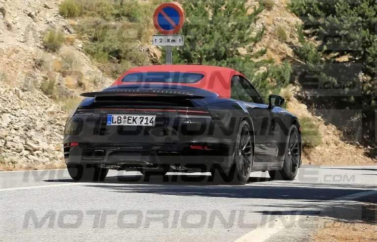 Porsche 911 Turbo Cabriolet 2020 - foto spia  - 12