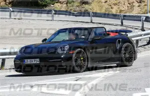 Porsche 911 Turbo Cabriolet 2020 - foto spia  - 1