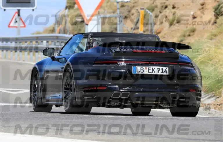 Porsche 911 Turbo Cabriolet 2020 - foto spia  - 4