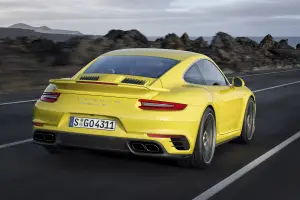 Porsche 911 Turbo e 911 Turbo S MY 2016