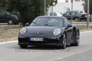 Porsche 911 Turbo Facelift 2015 - Foto spia 14-12-2013