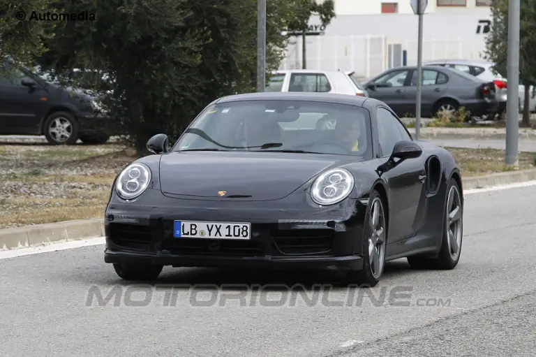 Porsche 911 Turbo Facelift 2015 - Foto spia 14-12-2013 - 1