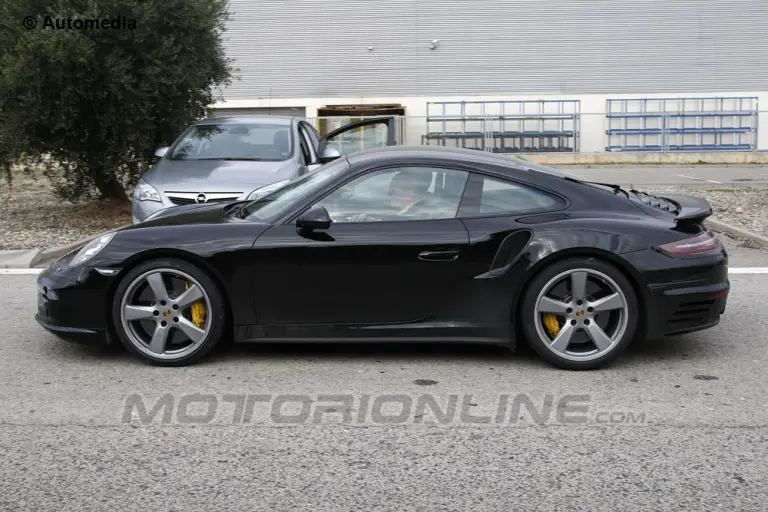 Porsche 911 Turbo Facelift 2015 - Foto spia 14-12-2013 - 4