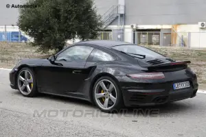 Porsche 911 Turbo Facelift 2015 - Foto spia 14-12-2013