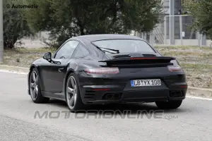 Porsche 911 Turbo Facelift 2015 - Foto spia 14-12-2013