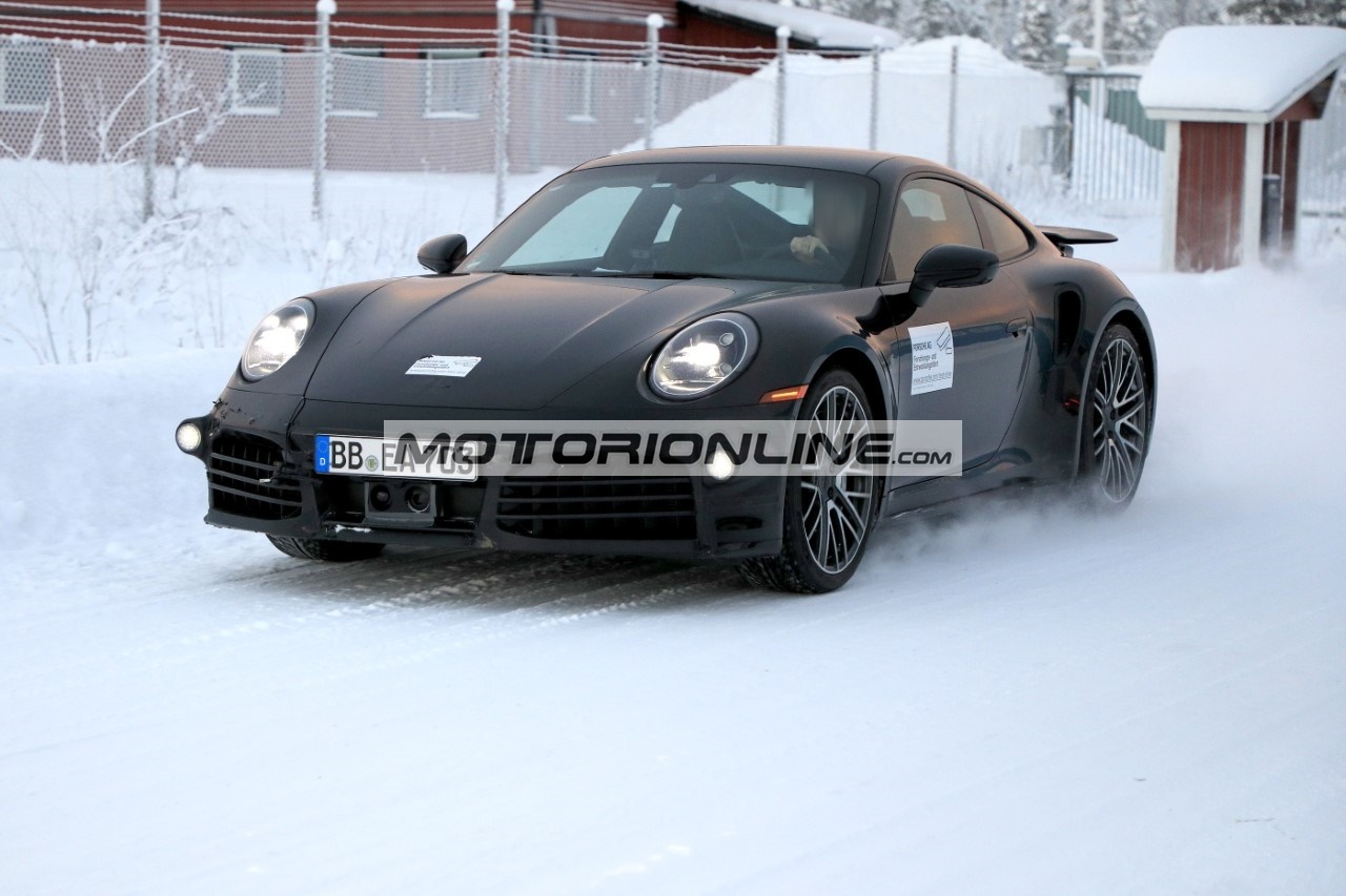 Porsche 911 Turbo - Foto spia 15-12-2021