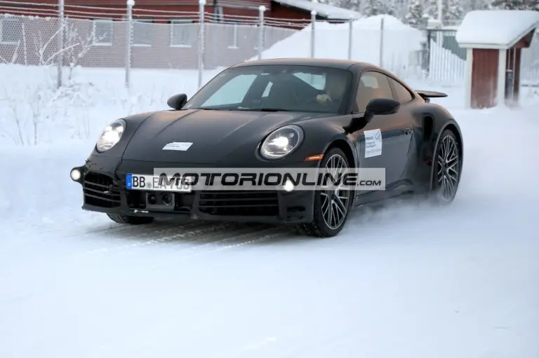 Porsche 911 Turbo - Foto spia 15-12-2021 - 4