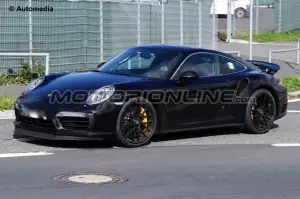 Porsche 911 Turbo MY 2016 - foto spia 19-08-2015 - 3