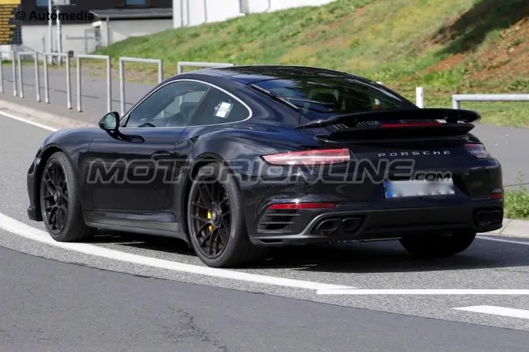 Porsche 911 Turbo MY 2016 - foto spia 19-08-2015 - 6