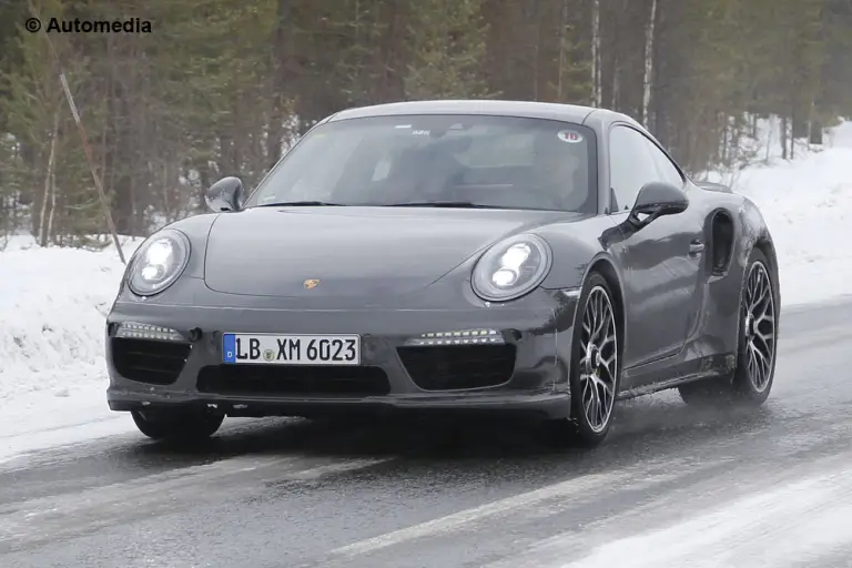 Porsche 911 Turbo S 2016 - Foto spia 12-03-2015 - 1