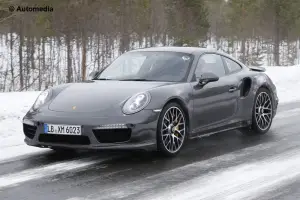 Porsche 911 Turbo S 2016 - Foto spia 12-03-2015 - 2