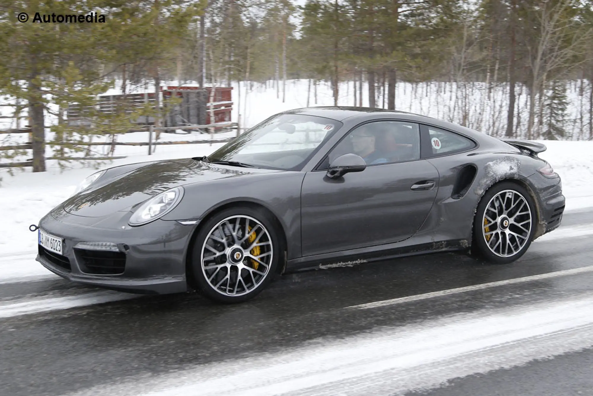 Porsche 911 Turbo S 2016 - Foto spia 12-03-2015 - 3