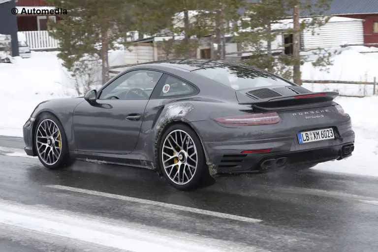 Porsche 911 Turbo S 2016 - Foto spia 12-03-2015 - 5