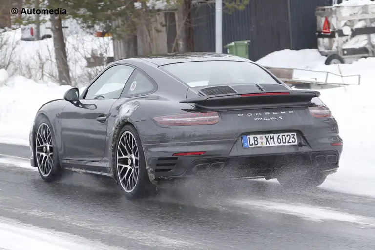 Porsche 911 Turbo S 2016 - Foto spia 12-03-2015 - 6