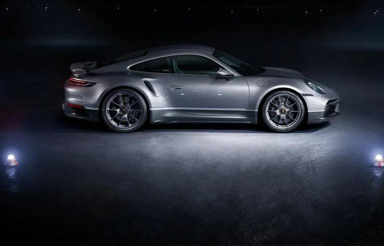 Porsche 911 Turbo S Duet - Embraer - 1